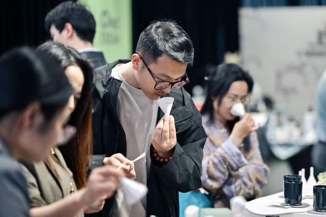 济”消费正旺国产品牌顶起半边天不朽情缘游戏网站址上海“嗅觉经(图1)